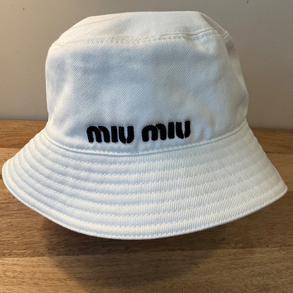 Miu Miu White Bucket Hat M display picture 2